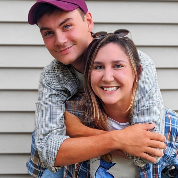 Meet your Posher, Allison - Picture 1 of 3